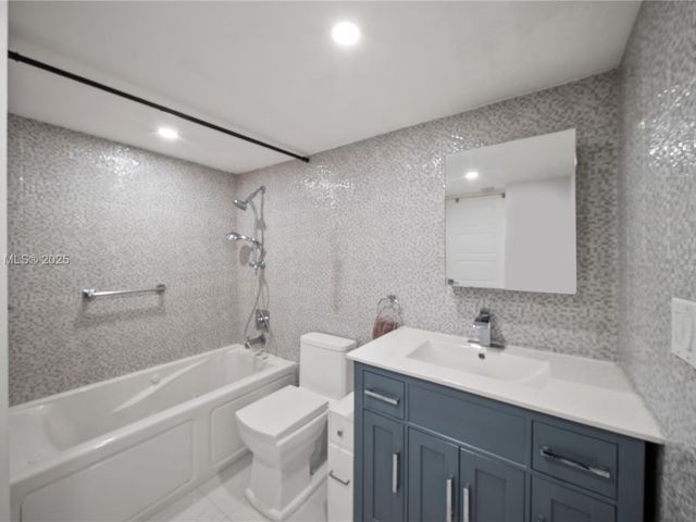 1-bedroom condo for rent in Hallandale Beach - 2030 S Ocean Dr 1716 - MondialRealty