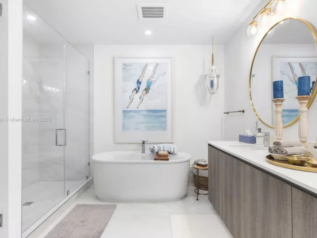 2-bedroom condo for rent in Sunny Isles Beach - 17550 Collins Ave 802 - MondialRealty