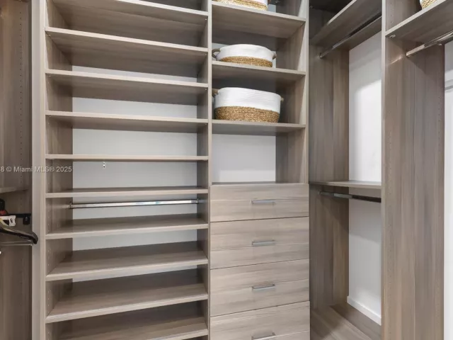 2-bedroom condo for rent in Sunny Isles Beach - 17550 Collins Ave 802 - MondialRealty