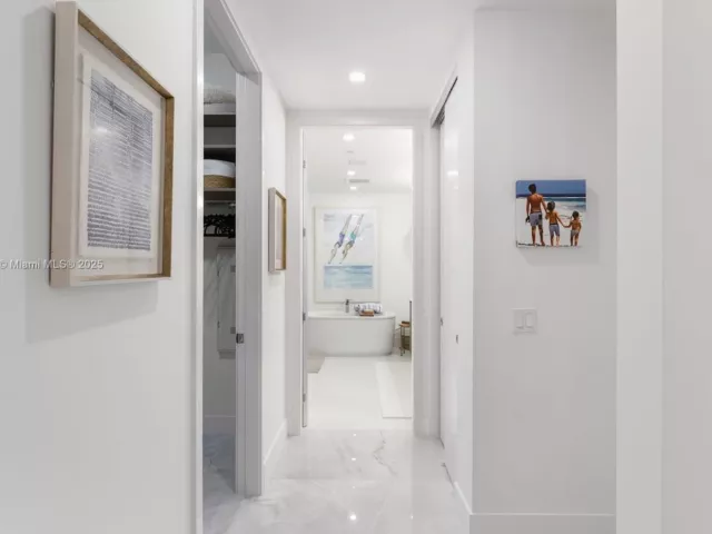 2-bedroom condo for rent in Sunny Isles Beach - 17550 Collins Ave 802 - MondialRealty