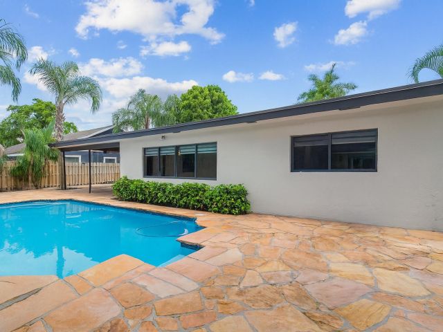 Home for sale at 1620 NW 118th Avenue - photo 6809513