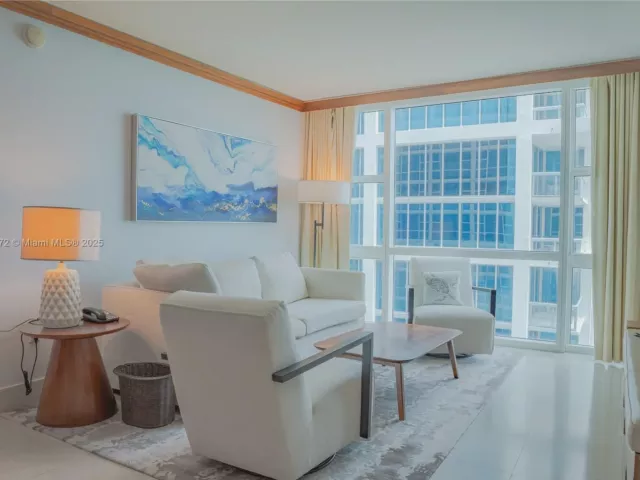 1-bedroom condo for sale in Miami Beach - 6801 Collins Ave 1002 - MondialRealty
