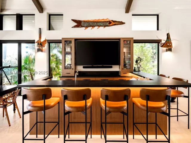 4-bedroom home for sale in Coral Gables - 820 San Pedro Ave - MondialRealty