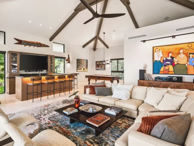 4-bedroom home for sale in Coral Gables - 820 San Pedro Ave - MondialRealty