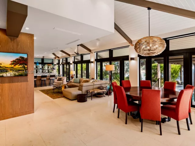 4-bedroom home for sale in Coral Gables - 820 San Pedro Ave - MondialRealty