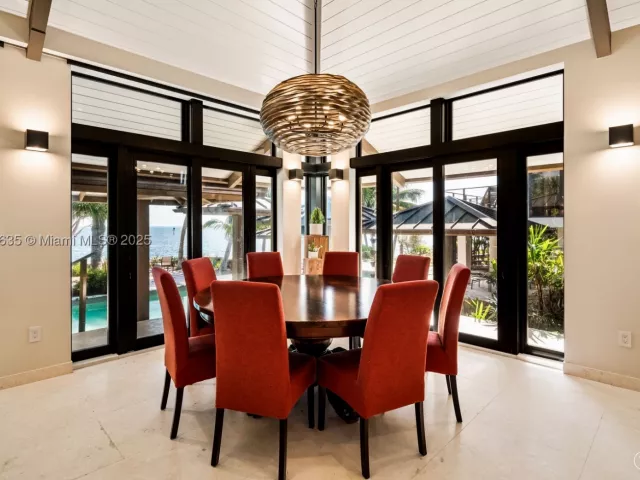 4-bedroom home for sale in Coral Gables - 820 San Pedro Ave - MondialRealty