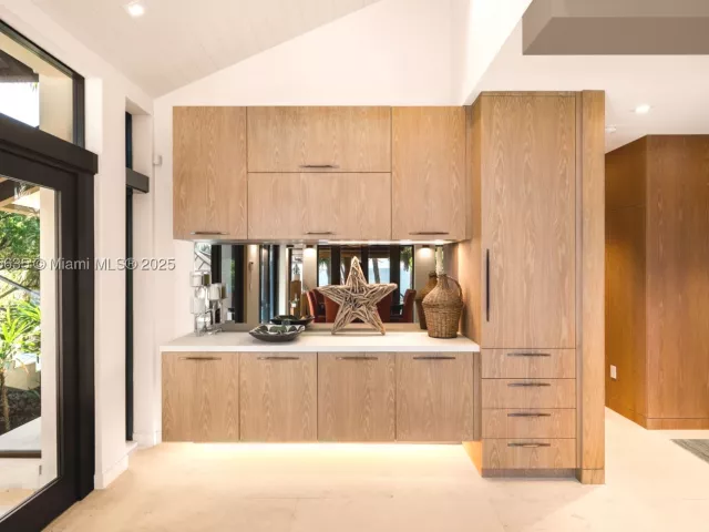 4-bedroom home for sale in Coral Gables - 820 San Pedro Ave - MondialRealty