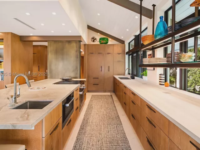 4-bedroom home for sale in Coral Gables - 820 San Pedro Ave - MondialRealty