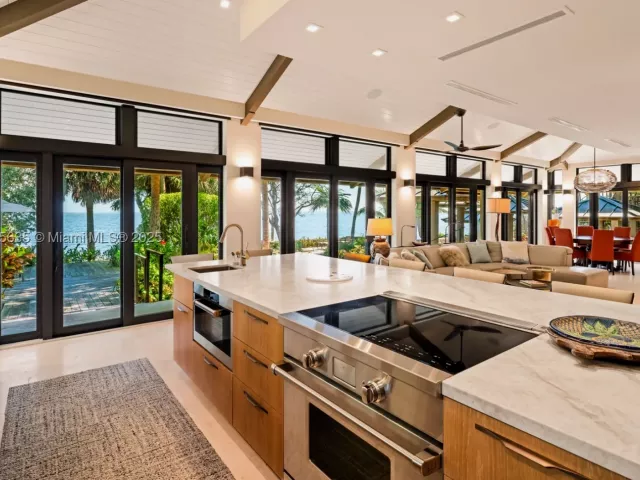 4-bedroom home for sale in Coral Gables - 820 San Pedro Ave - MondialRealty