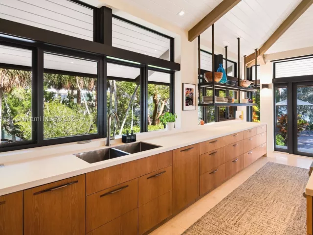 4-bedroom home for sale in Coral Gables - 820 San Pedro Ave - MondialRealty