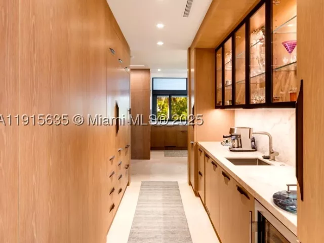 4-bedroom home for sale in Coral Gables - 820 San Pedro Ave - MondialRealty