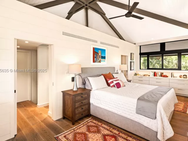 4-bedroom home for sale in Coral Gables - 820 San Pedro Ave - MondialRealty
