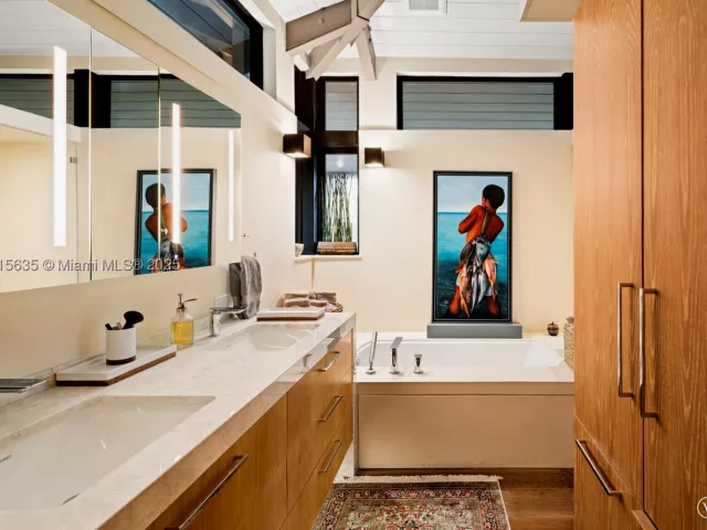4-bedroom home for sale in Coral Gables - 820 San Pedro Ave - MondialRealty