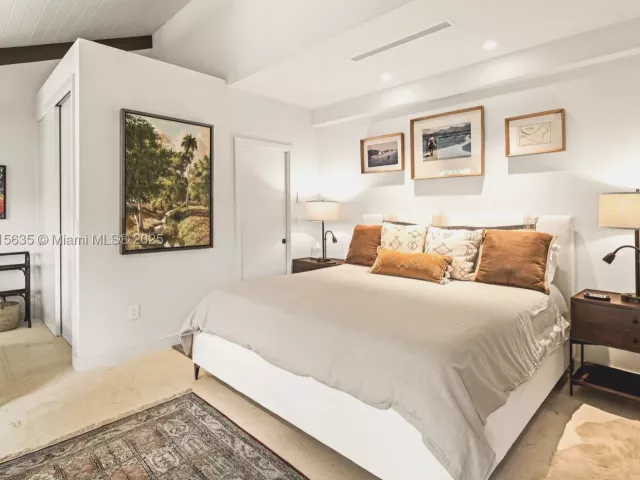 4-bedroom home for sale in Coral Gables - 820 San Pedro Ave - MondialRealty