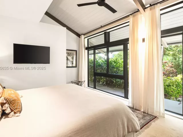 4-bedroom home for sale in Coral Gables - 820 San Pedro Ave - MondialRealty