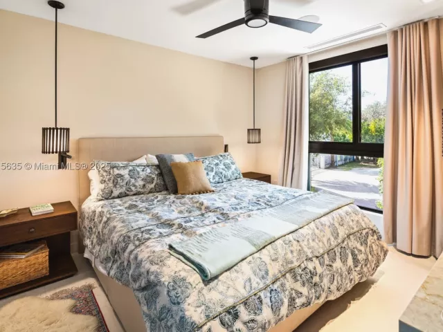 4-bedroom home for sale in Coral Gables - 820 San Pedro Ave - MondialRealty