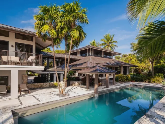4-bedroom home for sale in Coral Gables - 820 San Pedro Ave - MondialRealty