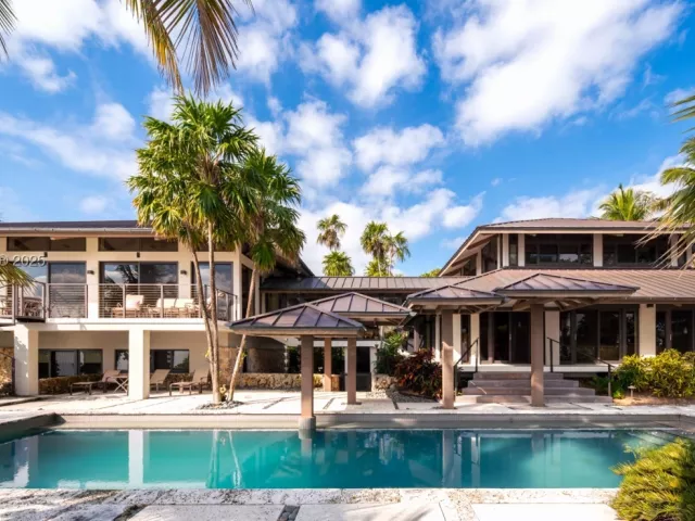 4-bedroom home for sale in Coral Gables - 820 San Pedro Ave - MondialRealty