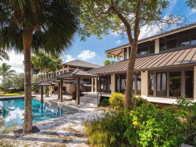 4-bedroom home for sale in Coral Gables - 820 San Pedro Ave - MondialRealty