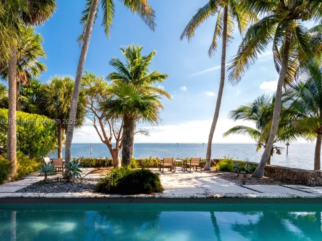 4-bedroom home for sale in Coral Gables - 820 San Pedro Ave - MondialRealty