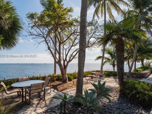 4-bedroom home for sale in Coral Gables - 820 San Pedro Ave - MondialRealty