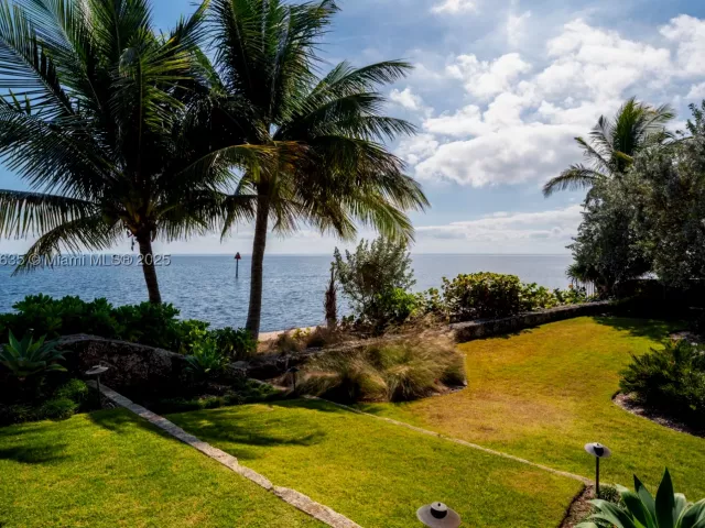 4-bedroom home for sale in Coral Gables - 820 San Pedro Ave - MondialRealty