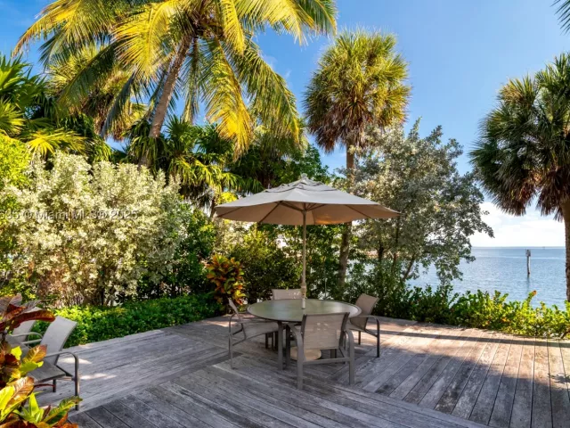 4-bedroom home for sale in Coral Gables - 820 San Pedro Ave - MondialRealty