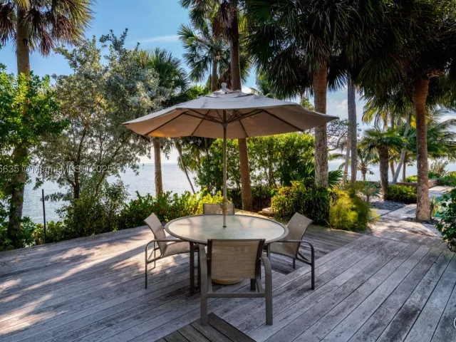 4-bedroom home for sale in Coral Gables - 820 San Pedro Ave - MondialRealty