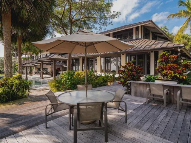4-bedroom home for sale in Coral Gables - 820 San Pedro Ave - MondialRealty
