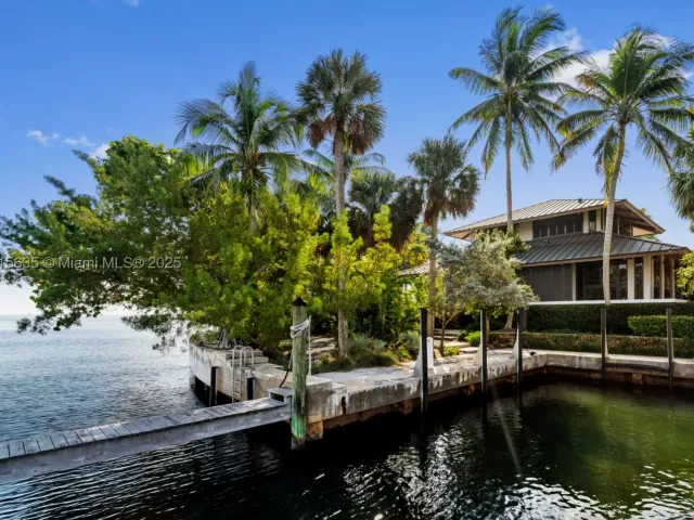 4-bedroom home for sale in Coral Gables - 820 San Pedro Ave - MondialRealty