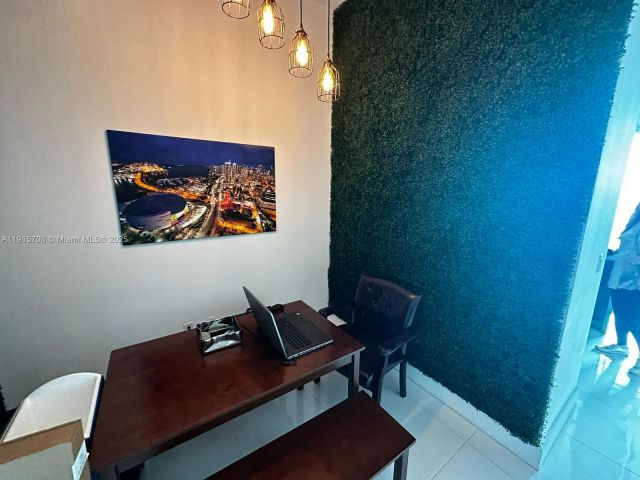 Apartment for rent  Unit # - photo 6797995