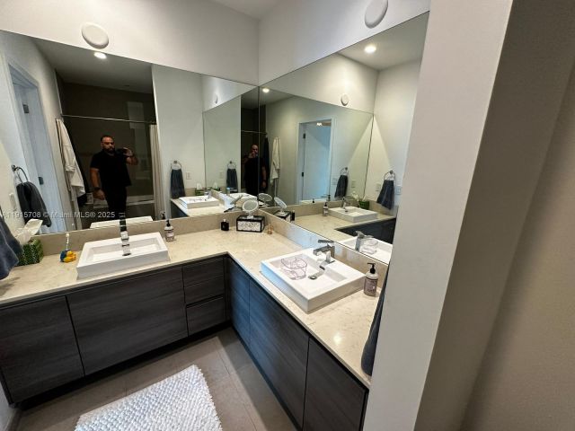 Apartment for rent  Unit # - photo 6798006