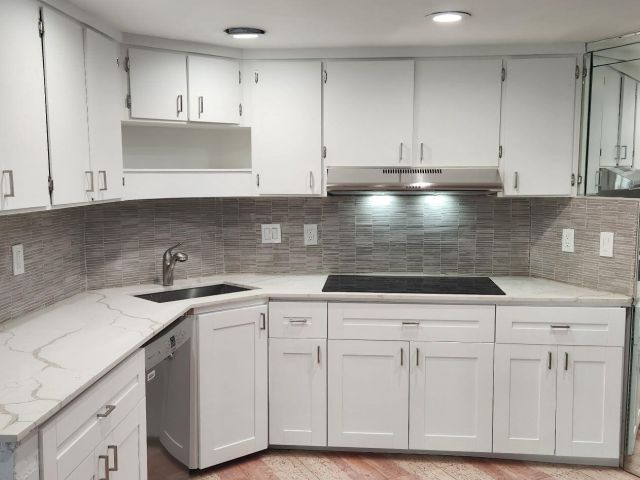 Apartment for rent  Unit #1702 - photo 6805824