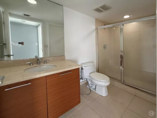 2-bedroom condo for rent in Miami - 50 Biscayne Blvd 3911 - MondialRealty