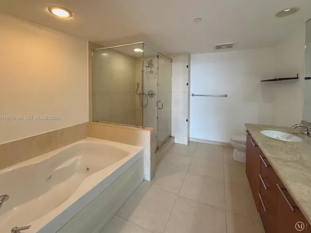 2-bedroom condo for rent in Miami - 50 Biscayne Blvd 3911 - MondialRealty