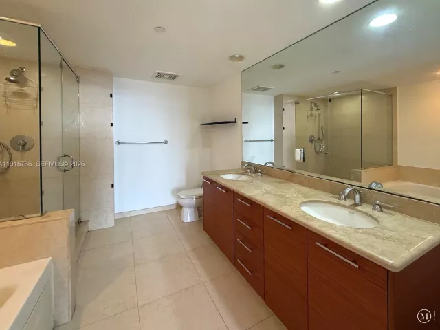 2-bedroom condo for rent in Miami - 50 Biscayne Blvd 3911 - MondialRealty