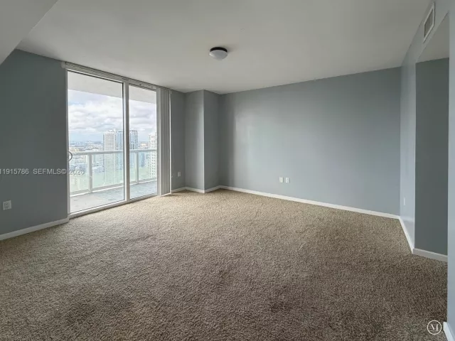 2-bedroom condo for rent in Miami - 50 Biscayne Blvd 3911 - MondialRealty