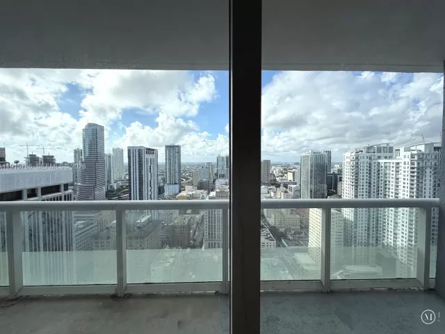 2-bedroom condo for rent in Miami - 50 Biscayne Blvd 3911 - MondialRealty