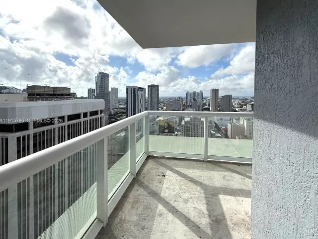 2-bedroom condo for rent in Miami - 50 Biscayne Blvd 3911 - MondialRealty