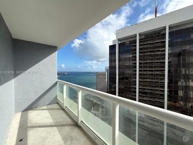 2-bedroom condo for rent in Miami - 50 Biscayne Blvd 3911 - MondialRealty