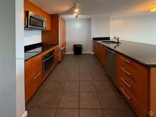 2-bedroom condo for rent in Miami - 50 Biscayne Blvd 3911 - MondialRealty