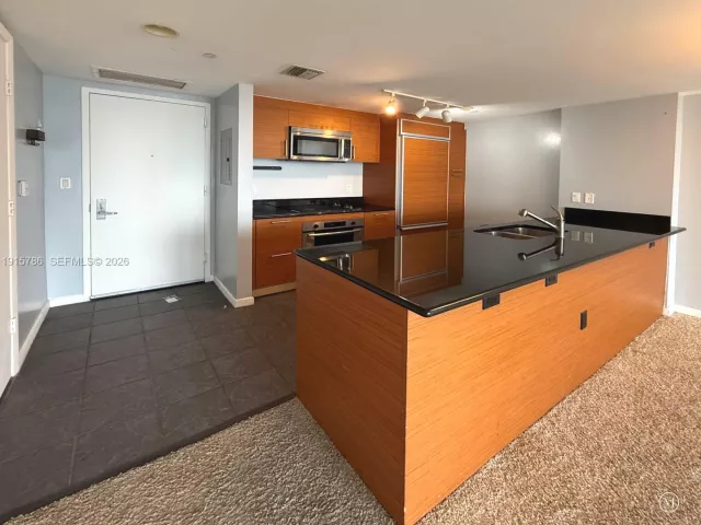 2-bedroom condo for rent in Miami - 50 Biscayne Blvd 3911 - MondialRealty