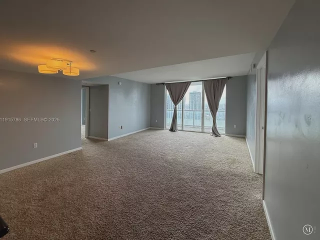 2-bedroom condo for rent in Miami - 50 Biscayne Blvd 3911 - MondialRealty