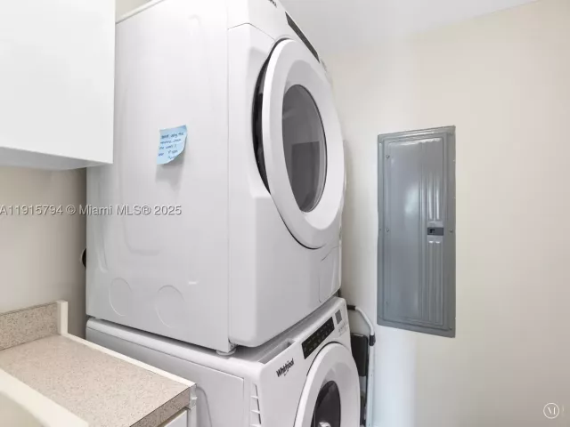 3-bedroom condo for sale in Sunny Isles Beach - 17875 Collins Ave 3305 - MondialRealty