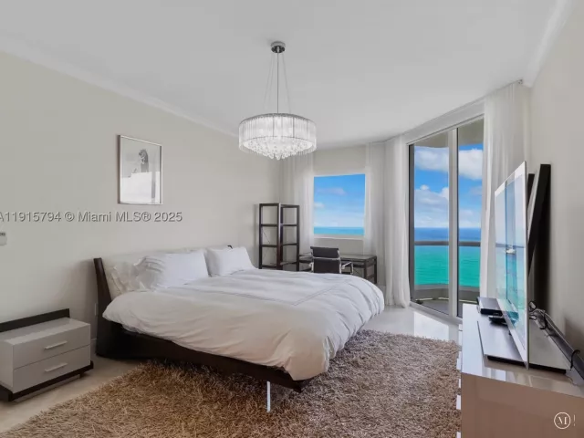 3-bedroom condo for sale in Sunny Isles Beach - 17875 Collins Ave 3305 - MondialRealty