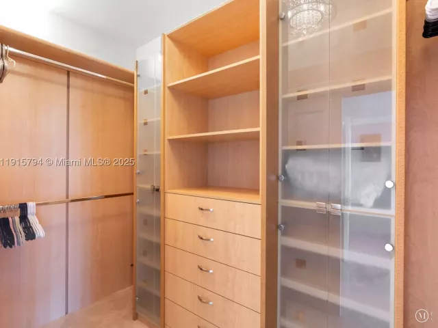 3-bedroom condo for sale in Sunny Isles Beach - 17875 Collins Ave 3305 - MondialRealty
