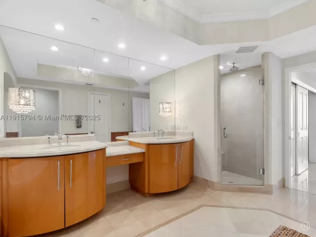3-bedroom condo for sale in Sunny Isles Beach - 17875 Collins Ave 3305 - MondialRealty