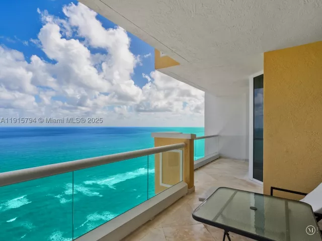 3-bedroom condo for sale in Sunny Isles Beach - 17875 Collins Ave 3305 - MondialRealty