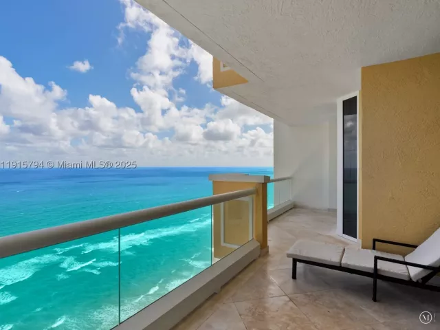 3-bedroom condo for sale in Sunny Isles Beach - 17875 Collins Ave 3305 - MondialRealty