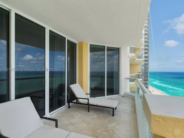 3-bedroom condo for sale in Sunny Isles Beach - 17875 Collins Ave 3305 - MondialRealty